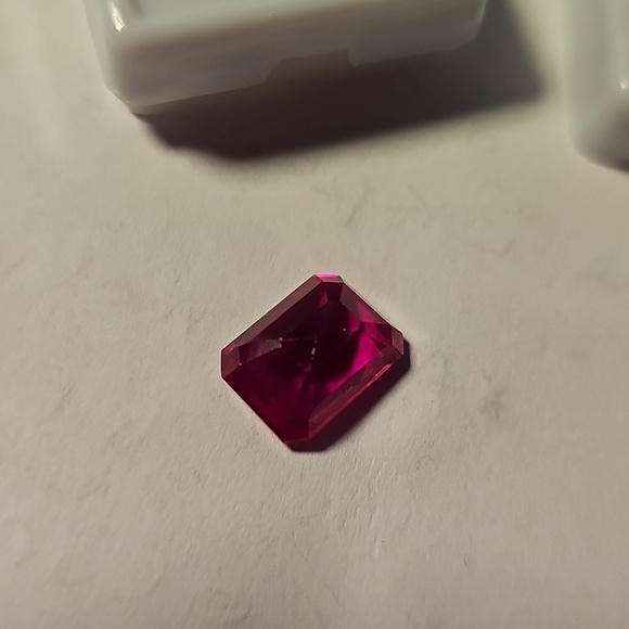 Lab Ruby 7.27 Cts - Picture 2 of 2